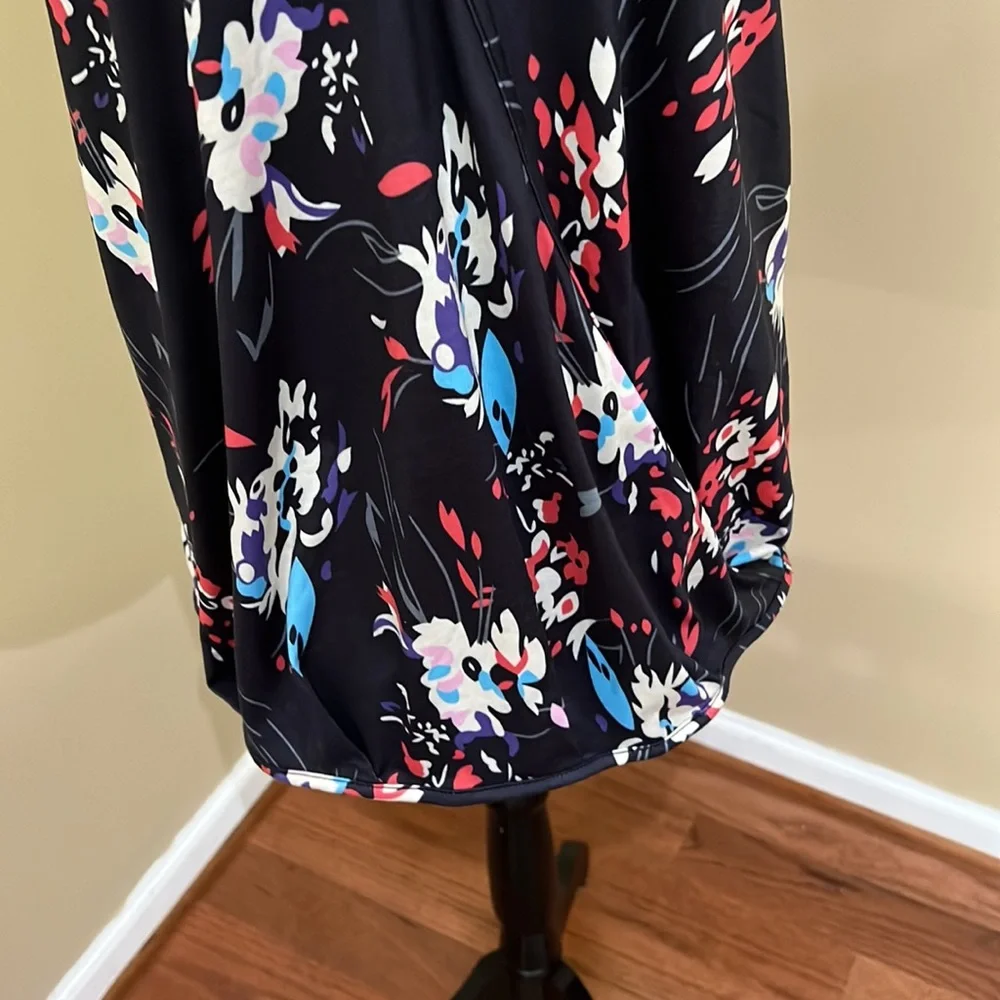 Flattering Floral Spaghetti strap V neck comfy stretch - Picture 3 of 10